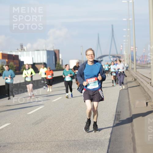 03.10.2025 - Köhlbrandbrückenlauf Jannik Wohlers http://msf.ph/oto/9089014 03.10.2025 10:09:16 Position 3 2259 meine-sportfotos.de