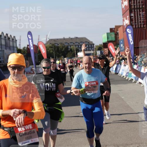 03.10.2025 - Köhlbrandbrückenlauf Jannik Wohlers http://msf.ph/oto/9089017 03.10.2025 13:19:18 Ziel 4143, 4593, 4631, 4632, 4690, 4725, 4727, 4816, 4828, 4876, 4996, 5443, 5451, 5853, 5858, 6057, 6088, 6225, 6226, 6230, 6576 meine-sportfotos.de