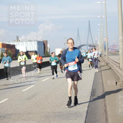 03.10.2025 - Köhlbrandbrückenlauf Jannik Wohlers http://msf.ph/oto/9089021 03.10.2025 10:09:16 Position 3 2259 meine-sportfotos.de