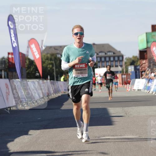 03.10.2025 - Köhlbrandbrückenlauf Jannik Wohlers http://msf.ph/oto/9089025 03.10.2025 12:53:32 Ziel 4029, 4155, 6241, 6656, 6804 meine-sportfotos.de