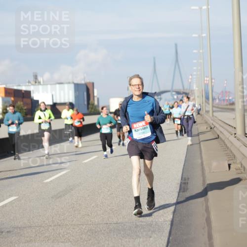 03.10.2025 - Köhlbrandbrückenlauf Jannik Wohlers http://msf.ph/oto/9089026 03.10.2025 10:09:16 Position 3 2259 meine-sportfotos.de
