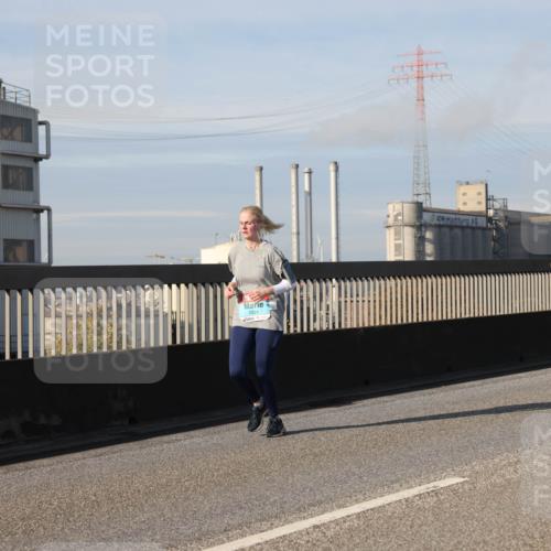 03.10.2025 - Köhlbrandbrückenlauf Lena Gebhardt http://msf.ph/oto/9089030 03.10.2025 10:06:58 Position 2 1824 meine-sportfotos.de