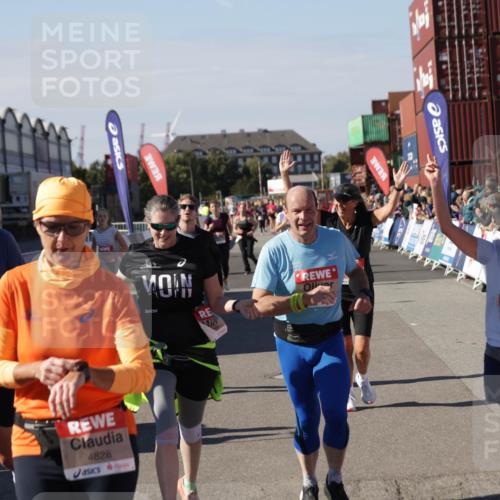03.10.2025 - Köhlbrandbrückenlauf Jannik Wohlers http://msf.ph/oto/9089031 03.10.2025 13:19:18 Ziel 4143, 4593, 4631, 4632, 4690, 4725, 4727, 4816, 4828, 4876, 4996, 5443, 5451, 5853, 5858, 6057, 6088, 6225, 6226, 6230, 6576 meine-sportfotos.de