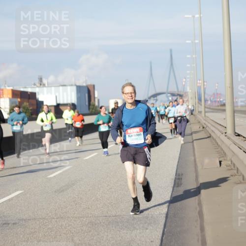 03.10.2025 - Köhlbrandbrückenlauf Jannik Wohlers http://msf.ph/oto/9089042 03.10.2025 10:09:16 Position 3 2259 meine-sportfotos.de