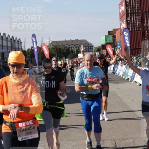 03.10.2025 - Köhlbrandbrückenlauf Jannik Wohlers http://msf.ph/oto/9089043 03.10.2025 13:19:18 Ziel 4143, 4593, 4631, 4632, 4690, 4725, 4727, 4816, 4828, 4876, 4996, 5443, 5451, 5853, 5858, 6057, 6088, 6225, 6226, 6230, 6576 meine-sportfotos.de