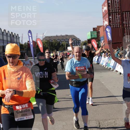 03.10.2025 - Köhlbrandbrückenlauf Jannik Wohlers http://msf.ph/oto/9089057 03.10.2025 13:19:18 Ziel 4143, 4593, 4631, 4632, 4690, 4725, 4727, 4816, 4828, 4876, 4996, 5443, 5451, 5853, 5858, 6057, 6088, 6225, 6226, 6230, 6576 meine-sportfotos.de