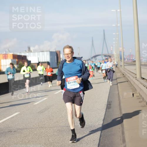 03.10.2025 - Köhlbrandbrückenlauf Jannik Wohlers http://msf.ph/oto/9089064 03.10.2025 10:09:17 Position 3 2259 meine-sportfotos.de