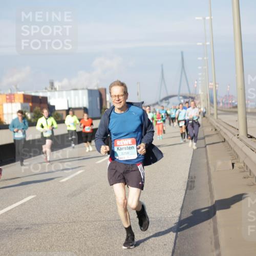 03.10.2025 - Köhlbrandbrückenlauf Jannik Wohlers http://msf.ph/oto/9089071 03.10.2025 10:09:17 Position 3 2259 meine-sportfotos.de