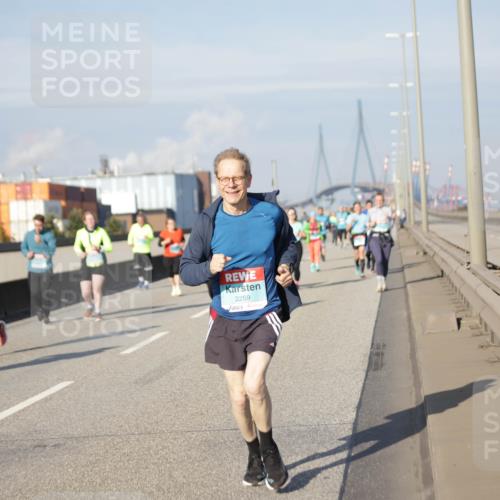 03.10.2025 - Köhlbrandbrückenlauf Jannik Wohlers http://msf.ph/oto/9089075 03.10.2025 10:09:17 Position 3 2259 meine-sportfotos.de