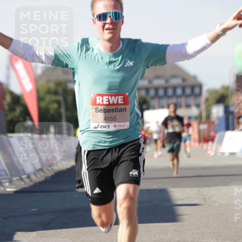03.10.2025 - Köhlbrandbrückenlauf Jannik Wohlers http://msf.ph/oto/9089084 03.10.2025 12:53:33 Ziel 4029, 4155, 6241, 6656, 6804 meine-sportfotos.de