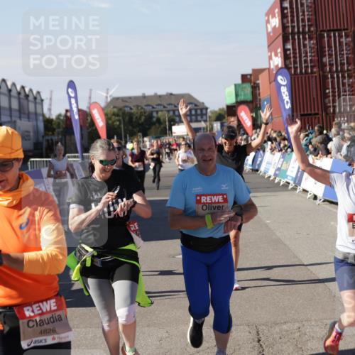 03.10.2025 - Köhlbrandbrückenlauf Jannik Wohlers http://msf.ph/oto/9089090 03.10.2025 13:19:18 Ziel 4143, 4593, 4631, 4632, 4690, 4725, 4727, 4816, 4828, 4876, 4996, 5443, 5451, 5853, 5858, 6057, 6088, 6225, 6226, 6230, 6576 meine-sportfotos.de