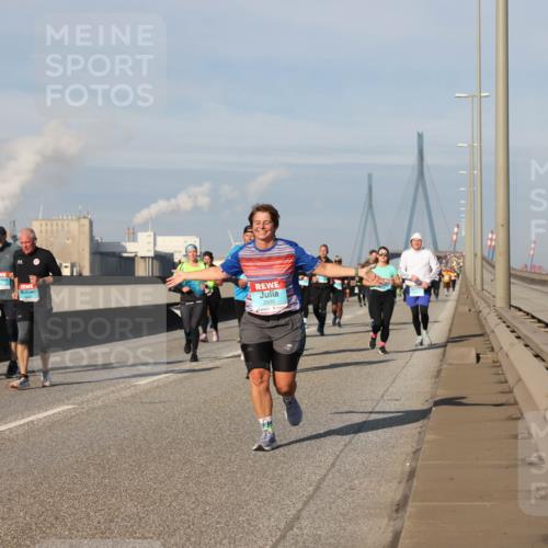 03.10.2025 - Köhlbrandbrückenlauf Lena Gebhardt http://msf.ph/oto/9089094 03.10.2025 10:07:00 Position 2 2935 meine-sportfotos.de