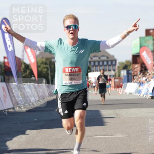 03.10.2025 - Köhlbrandbrückenlauf Jannik Wohlers http://msf.ph/oto/9089096 03.10.2025 12:53:33 Ziel 4029, 4155, 6241, 6656, 6804 meine-sportfotos.de