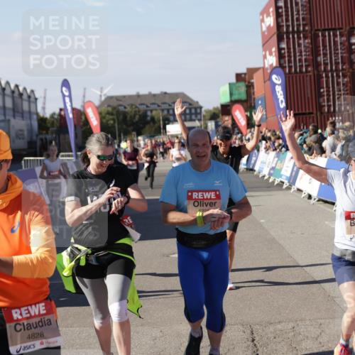 03.10.2025 - Köhlbrandbrückenlauf Jannik Wohlers http://msf.ph/oto/9089101 03.10.2025 13:19:18 Ziel 4143, 4593, 4631, 4632, 4690, 4725, 4727, 4816, 4828, 4876, 4996, 5443, 5451, 5853, 5858, 6057, 6088, 6225, 6226, 6230, 6576 meine-sportfotos.de