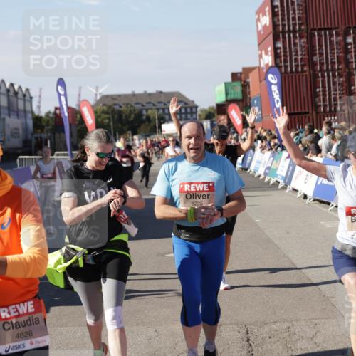 03.10.2025 - Köhlbrandbrückenlauf Jannik Wohlers http://msf.ph/oto/9089112 03.10.2025 13:19:18 Ziel 4143, 4593, 4631, 4632, 4690, 4725, 4727, 4816, 4828, 4876, 4996, 5443, 5451, 5853, 5858, 6057, 6088, 6225, 6226, 6230, 6576 meine-sportfotos.de