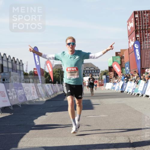 03.10.2025 - Köhlbrandbrückenlauf Jannik Wohlers http://msf.ph/oto/9089116 03.10.2025 12:53:33 Ziel 4029, 4155, 6241, 6656, 6804 meine-sportfotos.de