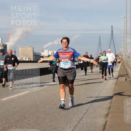 03.10.2025 - Köhlbrandbrückenlauf Lena Gebhardt http://msf.ph/oto/9089118 03.10.2025 10:07:01 Position 2 2935 meine-sportfotos.de