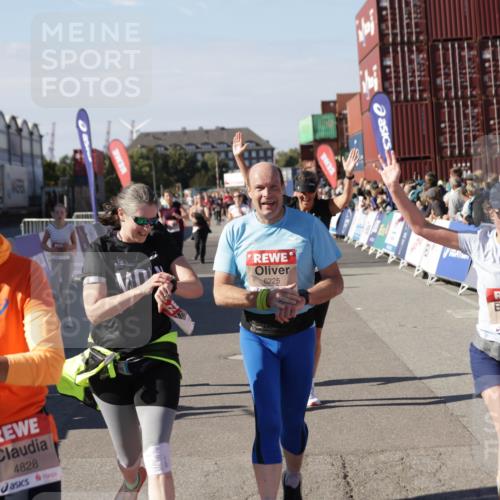 03.10.2025 - Köhlbrandbrückenlauf Jannik Wohlers http://msf.ph/oto/9089123 03.10.2025 13:19:18 Ziel 4143, 4593, 4631, 4632, 4690, 4725, 4727, 4816, 4828, 4876, 4996, 5443, 5451, 5853, 5858, 6057, 6088, 6225, 6226, 6230, 6576 meine-sportfotos.de
