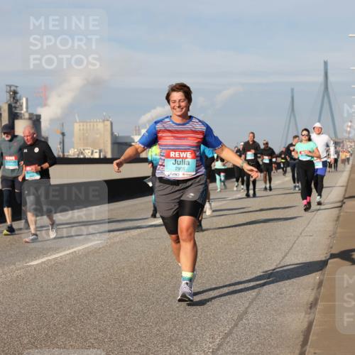 03.10.2025 - Köhlbrandbrückenlauf Lena Gebhardt http://msf.ph/oto/9089132 03.10.2025 10:07:01 Position 2 2935 meine-sportfotos.de