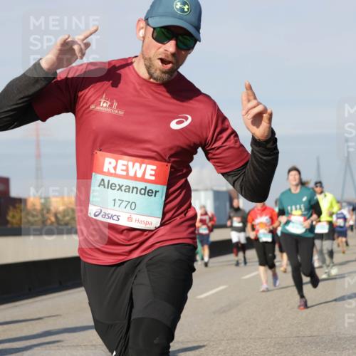 03.10.2025 - Köhlbrandbrückenlauf Jannik Wohlers http://msf.ph/oto/9089138 03.10.2025 09:58:27 Position 3 1770 meine-sportfotos.de
