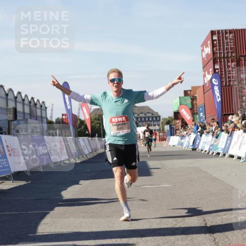 03.10.2025 - Köhlbrandbrückenlauf Jannik Wohlers http://msf.ph/oto/9089139 03.10.2025 12:53:33 Ziel 4029, 4155, 6241, 6656, 6804 meine-sportfotos.de