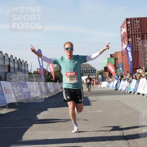 03.10.2025 - Köhlbrandbrückenlauf Jannik Wohlers http://msf.ph/oto/9089149 03.10.2025 12:53:33 Ziel 4029, 4155, 6241, 6656, 6804 meine-sportfotos.de