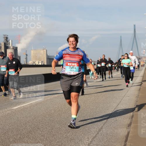 03.10.2025 - Köhlbrandbrückenlauf Lena Gebhardt http://msf.ph/oto/9089150 03.10.2025 10:07:01 Position 2 2935 meine-sportfotos.de