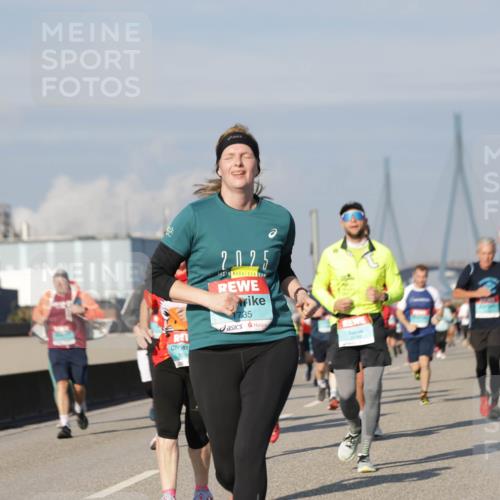 03.10.2025 - Köhlbrandbrückenlauf Jannik Wohlers http://msf.ph/oto/9089152 03.10.2025 09:58:28 Position 3 2025, 1735 meine-sportfotos.de
