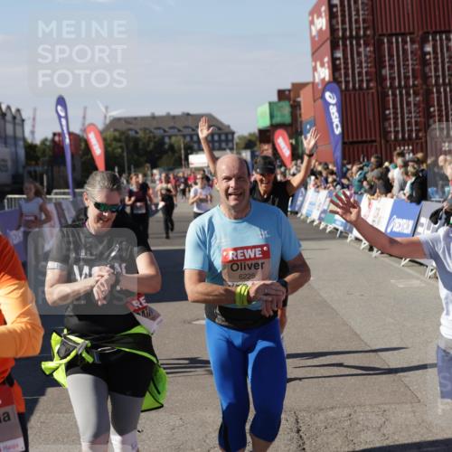 03.10.2025 - Köhlbrandbrückenlauf Jannik Wohlers http://msf.ph/oto/9089153 03.10.2025 13:19:19 Ziel 4143, 4593, 4631, 4632, 4690, 4725, 4727, 4816, 4828, 4996, 5443, 5451, 5853, 5858, 6057, 6225, 6226, 6230, 6576 meine-sportfotos.de
