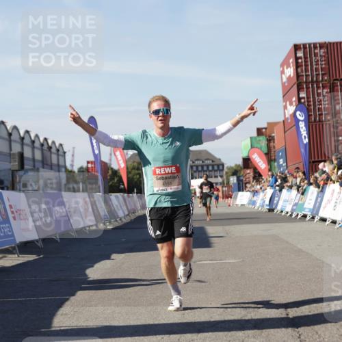 03.10.2025 - Köhlbrandbrückenlauf Jannik Wohlers http://msf.ph/oto/9089159 03.10.2025 12:53:33 Ziel 4029, 4155, 6241, 6656, 6804 meine-sportfotos.de