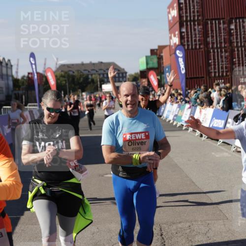 03.10.2025 - Köhlbrandbrückenlauf Jannik Wohlers http://msf.ph/oto/9089165 03.10.2025 13:19:19 Ziel 4143, 4593, 4631, 4632, 4690, 4725, 4727, 4816, 4828, 4996, 5443, 5451, 5853, 5858, 6057, 6225, 6226, 6230, 6576 meine-sportfotos.de