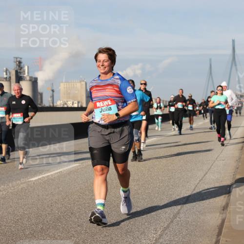 03.10.2025 - Köhlbrandbrückenlauf Lena Gebhardt http://msf.ph/oto/9089166 03.10.2025 10:07:01 Position 2  meine-sportfotos.de