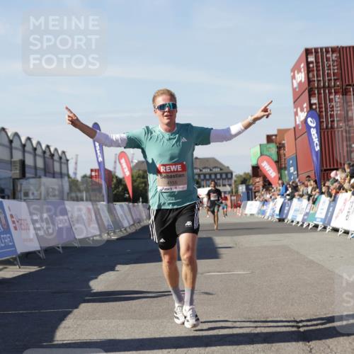 03.10.2025 - Köhlbrandbrückenlauf Jannik Wohlers http://msf.ph/oto/9089169 03.10.2025 12:53:33 Ziel 4029, 4155, 6241, 6656, 6804 meine-sportfotos.de