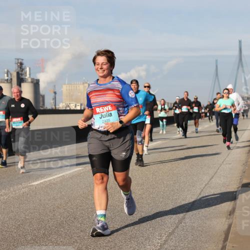 03.10.2025 - Köhlbrandbrückenlauf Lena Gebhardt http://msf.ph/oto/9089173 03.10.2025 10:07:01 Position 2 2935 meine-sportfotos.de