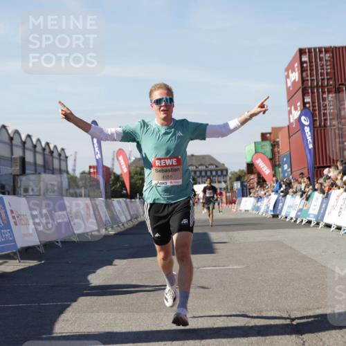03.10.2025 - Köhlbrandbrückenlauf Jannik Wohlers http://msf.ph/oto/9089180 03.10.2025 12:53:33 Ziel 4029, 4155, 6241, 6656, 6804 meine-sportfotos.de