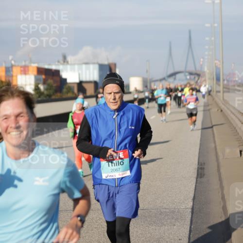 03.10.2025 - Köhlbrandbrückenlauf Jannik Wohlers http://msf.ph/oto/9089191 03.10.2025 10:09:29 Position 3 2067 meine-sportfotos.de