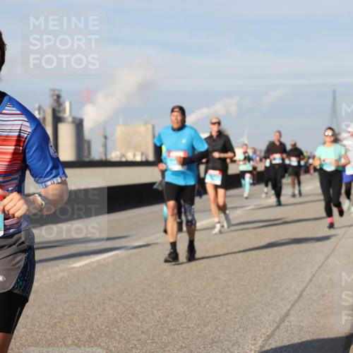 03.10.2025 - Köhlbrandbrückenlauf Lena Gebhardt http://msf.ph/oto/9089193 03.10.2025 10:07:03 Position 2 2935 meine-sportfotos.de