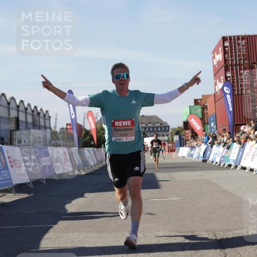 03.10.2025 - Köhlbrandbrückenlauf Jannik Wohlers http://msf.ph/oto/9089194 03.10.2025 12:53:34 Ziel 4029, 4155, 6241, 6656, 6804 meine-sportfotos.de