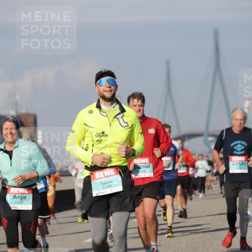 03.10.2025 - Köhlbrandbrückenlauf Jannik Wohlers http://msf.ph/oto/9089214 03.10.2025 09:58:29 Position 3 05, 1337, 3748, 456 meine-sportfotos.de