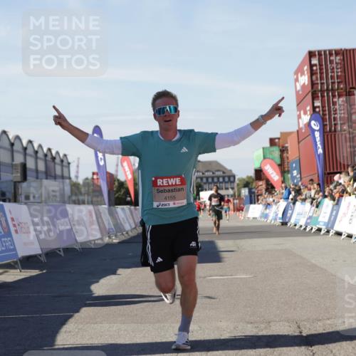 03.10.2025 - Köhlbrandbrückenlauf Jannik Wohlers http://msf.ph/oto/9089215 03.10.2025 12:53:34 Ziel 4029, 4155, 6241, 6656, 6804 meine-sportfotos.de