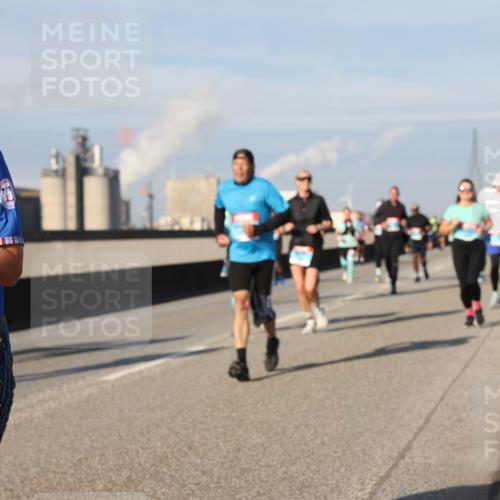 03.10.2025 - Köhlbrandbrückenlauf Lena Gebhardt http://msf.ph/oto/9089221 03.10.2025 10:07:03 Position 2 2935 meine-sportfotos.de