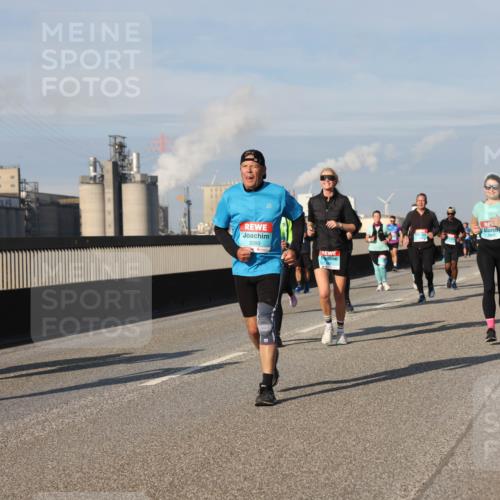 03.10.2025 - Köhlbrandbrückenlauf Lena Gebhardt http://msf.ph/oto/9089225 03.10.2025 10:07:03 Position 2 3129, 3393 meine-sportfotos.de