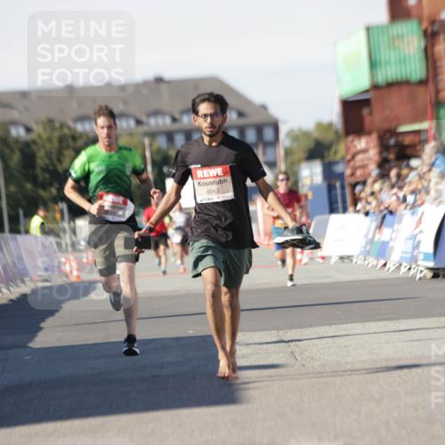 03.10.2025 - Köhlbrandbrückenlauf Jannik Wohlers http://msf.ph/oto/9089227 03.10.2025 12:53:38 Ziel 4043, 4155, 6241, 6624, 6656, 6804 meine-sportfotos.de