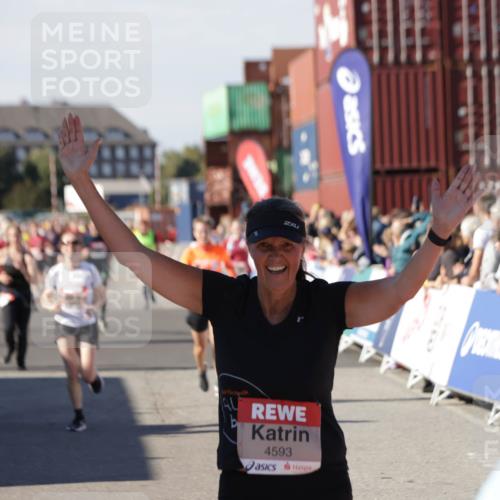 03.10.2025 - Köhlbrandbrückenlauf Jannik Wohlers http://msf.ph/oto/9089230 03.10.2025 13:19:20 Ziel 4143, 4593, 4632, 4690, 4725, 4727, 4828, 4996, 5443, 5451, 5853, 5858, 6057, 6225, 6226, 6230, 6576 meine-sportfotos.de