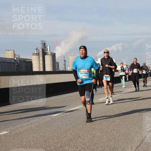 03.10.2025 - Köhlbrandbrückenlauf Lena Gebhardt http://msf.ph/oto/9089232 03.10.2025 10:07:03 Position 2 2325, 3129, 3393 meine-sportfotos.de