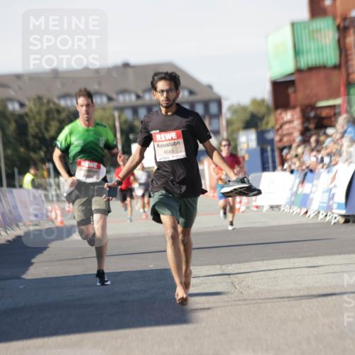 03.10.2025 - Köhlbrandbrückenlauf Jannik Wohlers http://msf.ph/oto/9089233 03.10.2025 12:53:38 Ziel 4043, 4155, 6241, 6624, 6656, 6804 meine-sportfotos.de
