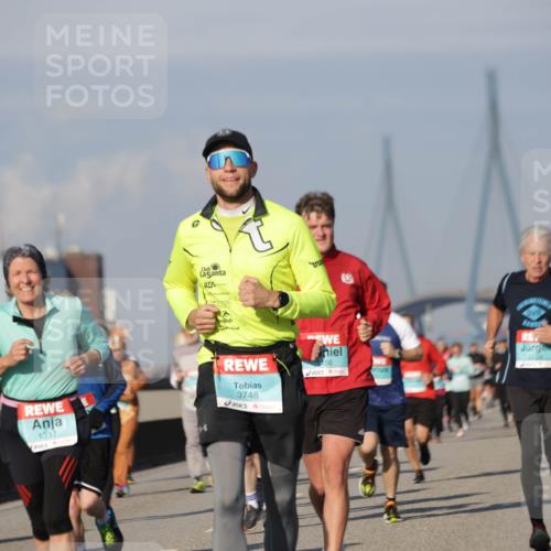 03.10.2025 - Köhlbrandbrückenlauf Jannik Wohlers http://msf.ph/oto/9089235 03.10.2025 09:58:29 Position 3 1337, 3748, 456 meine-sportfotos.de