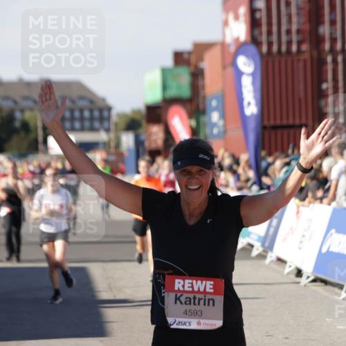 03.10.2025 - Köhlbrandbrückenlauf Jannik Wohlers http://msf.ph/oto/9089239 03.10.2025 13:19:20 Ziel 4143, 4593, 4632, 4690, 4725, 4727, 4828, 4996, 5443, 5451, 5853, 5858, 6057, 6225, 6226, 6230, 6576 meine-sportfotos.de