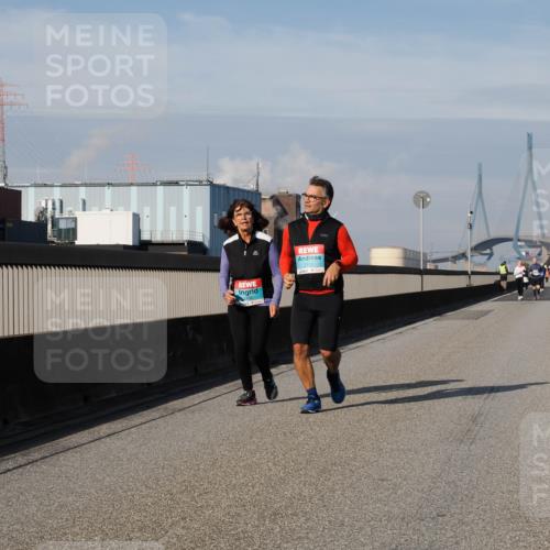 03.10.2025 - Köhlbrandbrückenlauf Fabian Wolf http://msf.ph/oto/9089248 03.10.2025 10:24:45 Position 3 2490 meine-sportfotos.de