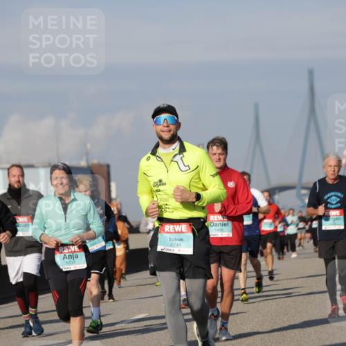 03.10.2025 - Köhlbrandbrückenlauf Jannik Wohlers http://msf.ph/oto/9089255 03.10.2025 09:58:30 Position 3 1337, 3644, 3748, 1456 meine-sportfotos.de